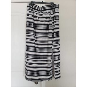 NWT Maurices Black and white skirt size 2